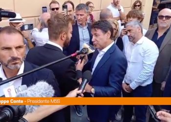 Conte canta “Bella ciao” a Genova