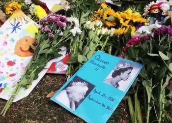 Regina Elisabetta, folla commossa a Hyde Park per i funerali