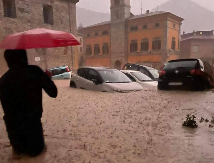 Maltempo nelle Marche, bomba d'acqua: 7 morti e un bambino tra i vari dispersi
