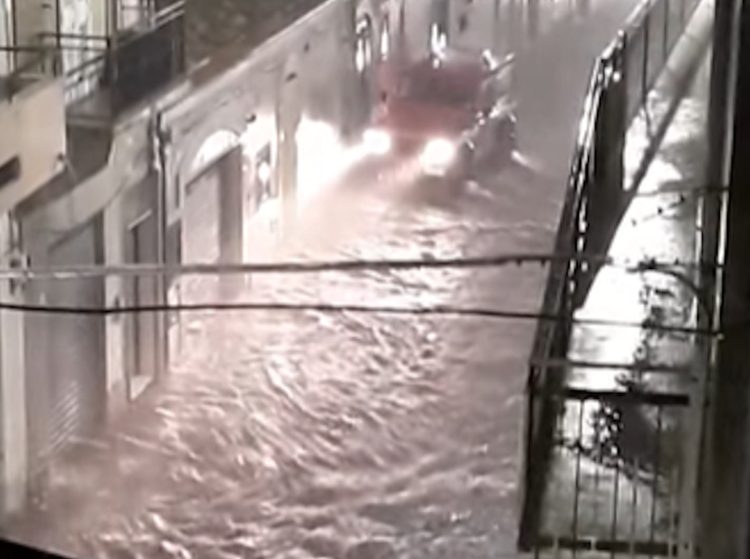 Maltempo a Modica, strade come fiumi