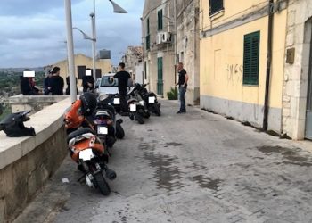 Modica Alta e zona del Pizzo: sanzioni e sequestri per giovani scooteristi "fracassoni" FOTO
