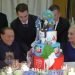 La cena ad Arcore per gli 86 anni di Berlusconi tra torta e palloncini