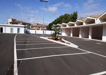 Comiso, lavori rotonda e parcheggio gratuito