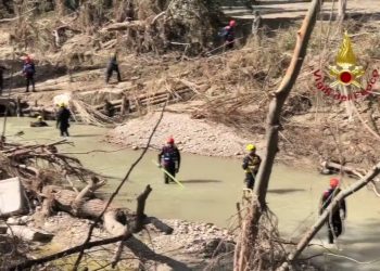 Maltempo nelle Marche, sommozzatori cercano dispersi nel fiume Nevola