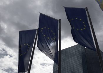 Eurozona, la crescita rallenta