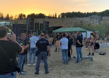 Polizia blocca rave party a Mazzarino: identificate 70 persone VIDEO