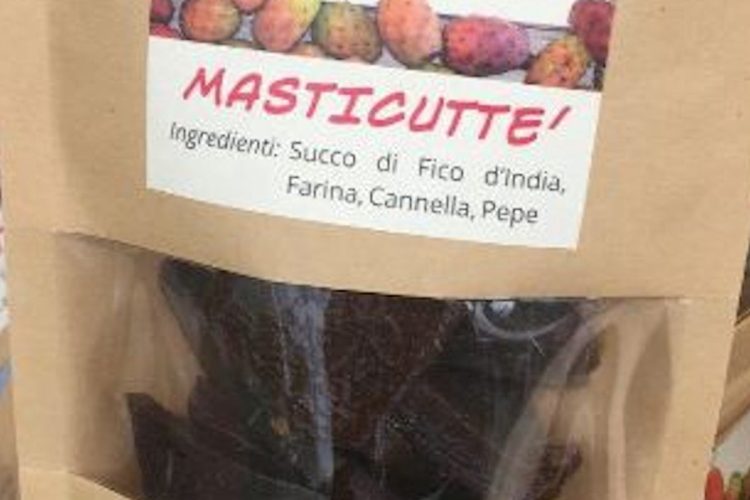 La ricetta del Masticuttè di fico d’India è una mostarda tipica della tradizione siciliana. Il masticuttè è ricavato dal succo del fico d’india bollito