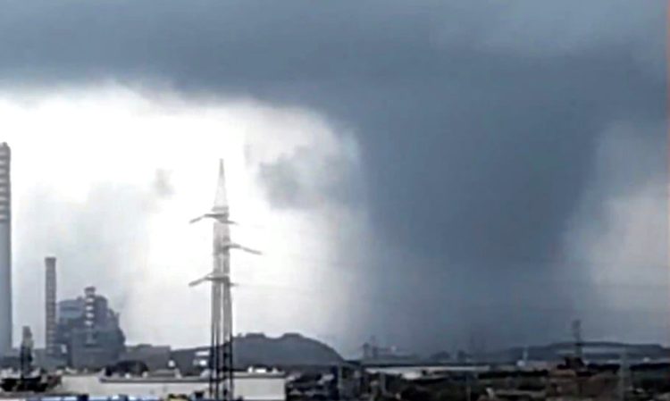 Tornado a Civitavecchia: immagini impressionanti VIDEO