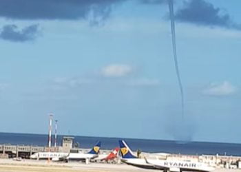 Tromba marina vicino all'aeroporto di Palermo