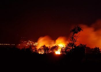 Vasto incendio a Vittoria