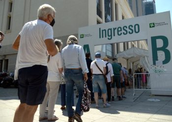 Covid, in Italia 58.885 nuovi casi e 60 morti, sale positività