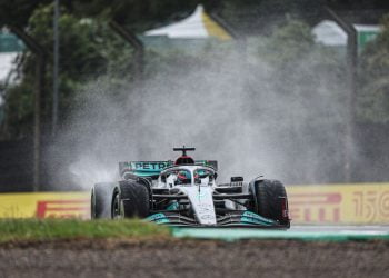 Pioggia a Suzuka, nelle libere brillano le Mercedes