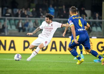 Verona non è più fatal, il Milan soffre ma vince 2-1