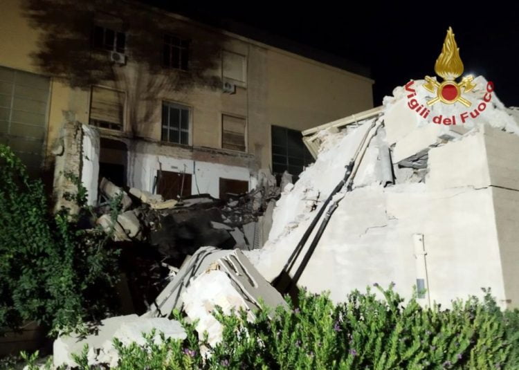 Cagliari, Crolla Aula Magna Università, per ora nessun ferito