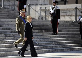 Meloni depone una corona d’alloro all’Altare della Patria