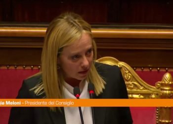 Ucraina, Meloni “La pace non si ottiene con le bandiere arcobaleno”