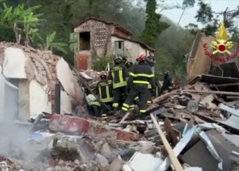 Esplosione di una palazzina a Lucca, due morti
