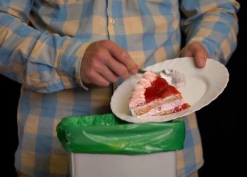 Gli italiani sprecano troppo cibo