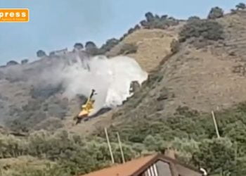 Canadair precipita e si schianta sull’Etna, due piloti a bordo