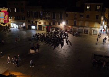 Venezia, la Polizia rimpatria 13 stranieri irregolari e pericolosi