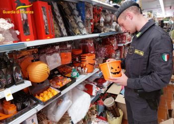 Gdf Ragusa, Halloween sicuro: sequestrati a Modica oltre 260 mila prodotti non sicuri