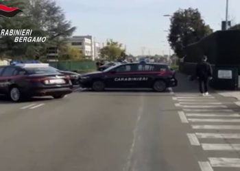 Investe motociclista dopo lite al semaforo nel bergamasco, arrestato