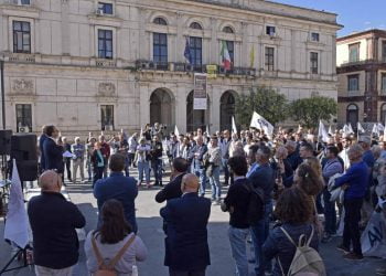 A Ragusa tutti in piazza contro il caro bollette