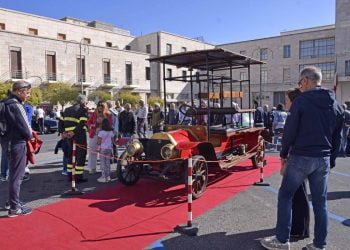Auto storica del 1908 dei vigili del fuoco a Ragusa