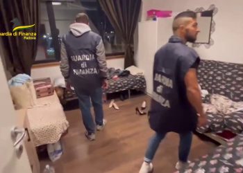 Scoperto a Padova centro massaggi a “luci rosse”, quattro denunciati