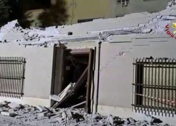 Crolla edificio all’università di Cagliari, le immagini dei soccorsi