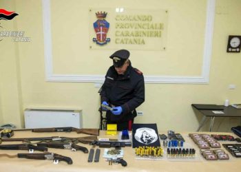 Scoperto un arsenale con armi e droga nel quartiere Librino di Catania