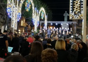 San Francesco a Ragusa con i tamburi di Buccheri e il concerto di Debora Iurato