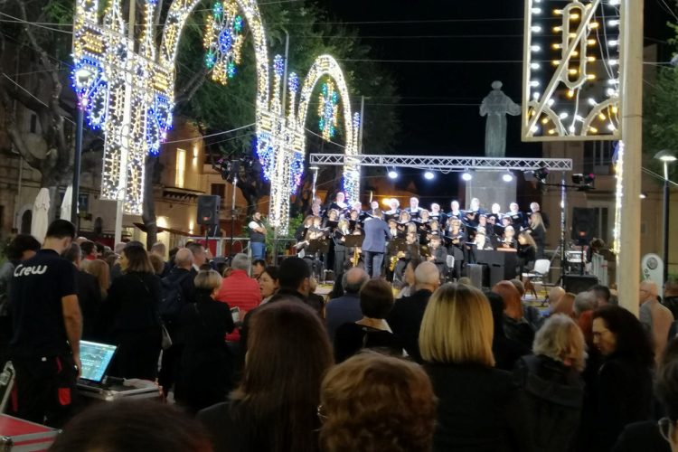 San Francesco a Ragusa con i tamburi di Buccheri e il concerto di Debora Iurato