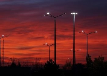 Vittoria: nuova illuminazione pubblica con pannelli fotovoltaici e lampade a led