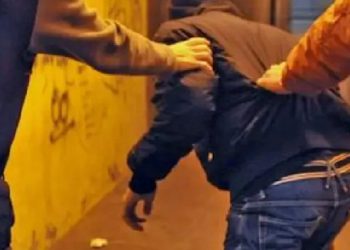 Vittoria, 30enne aggredito da una baby gang