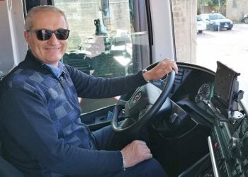 Rischia di soffocare per una caramella, donna salvata da un'autista di Vittoria