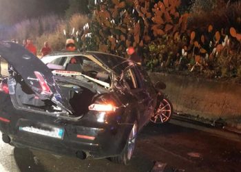 Incidente, auto contro muro: grave 24enne