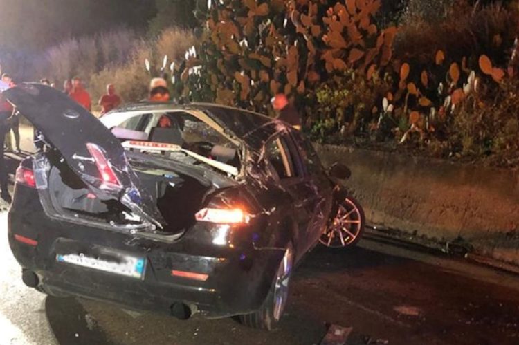 Incidente, auto contro muro: grave 24enne