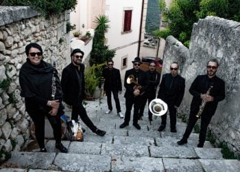 Dopo il grande successo di Ibla Buskers, campo base naturale dell’ensemble ibleo, la Banda Blondeau torna a esibirsi in un concerto tutto suo