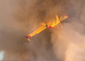 Canadair precipita e si schianta sull'Etna: si cercano i 2 piloti