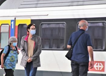 Contagi Covid in aumento, in Germania torna obbligo mascherina