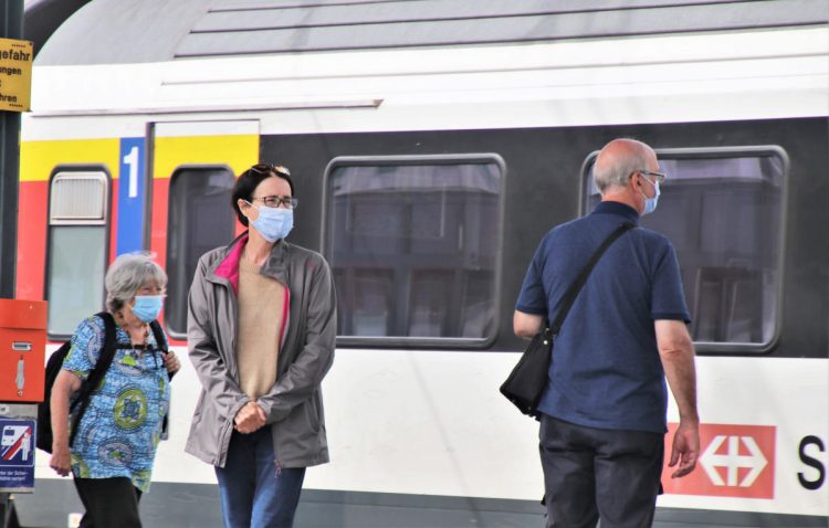 Contagi Covid in aumento, in Germania torna obbligo mascherina