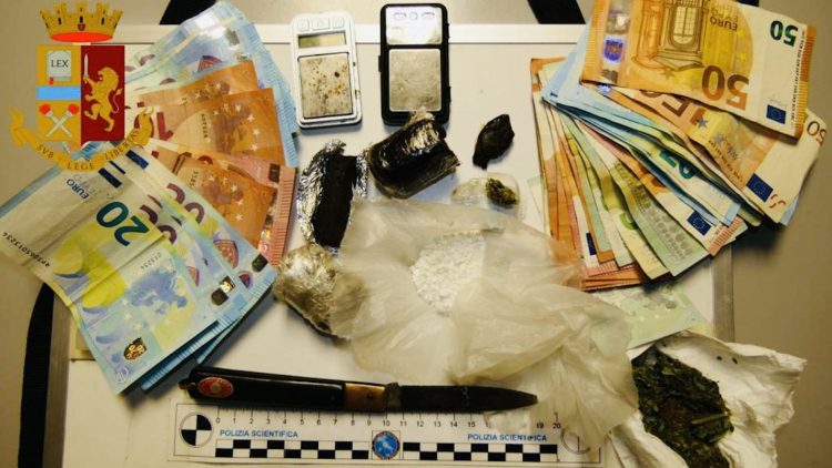 Vittoria, era ai domiciliari ma spacciava droga: arrestato