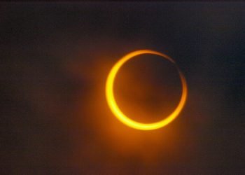 Eclissi solare parziale, domani 25 ottobre: quando e come vederla