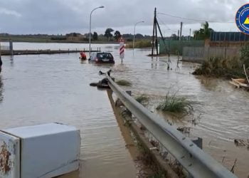 Emergenza maltempo: gente sui tetti delle case nel Trapanese, alunni rimasti negli edifici