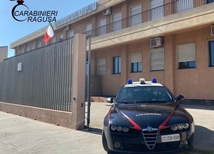 Giovane accoltellato in pieno centro a Vittoria