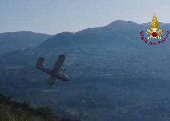 Incendio boschivo tra Nerola e Fara Sabina a Roma, fiamme domate