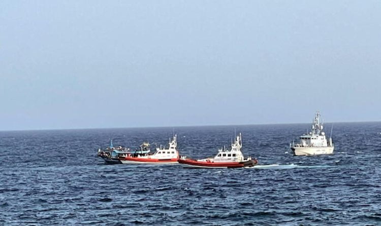 Migranti, cadaveri di 2 neonati su barcone al largo di Lampedusa