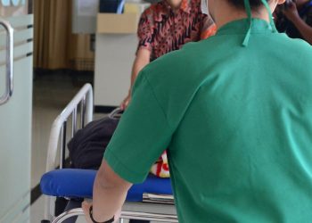 Milano sotto choc, colpita con calci, schiaffi e pugni: gravissima una bimba di 8 mesi