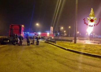 Messo in sicurezza a Tortona autoarticolato che trasportava GNL